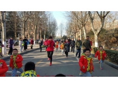 濟(jì)煉幼兒園小手拉大手健康快樂(lè)迎新跑