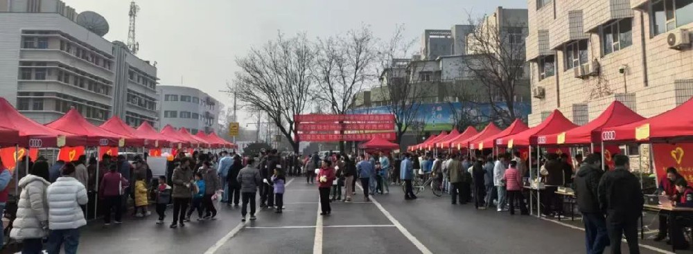 華魯志愿者積極參加濟煉學雷鋒活動